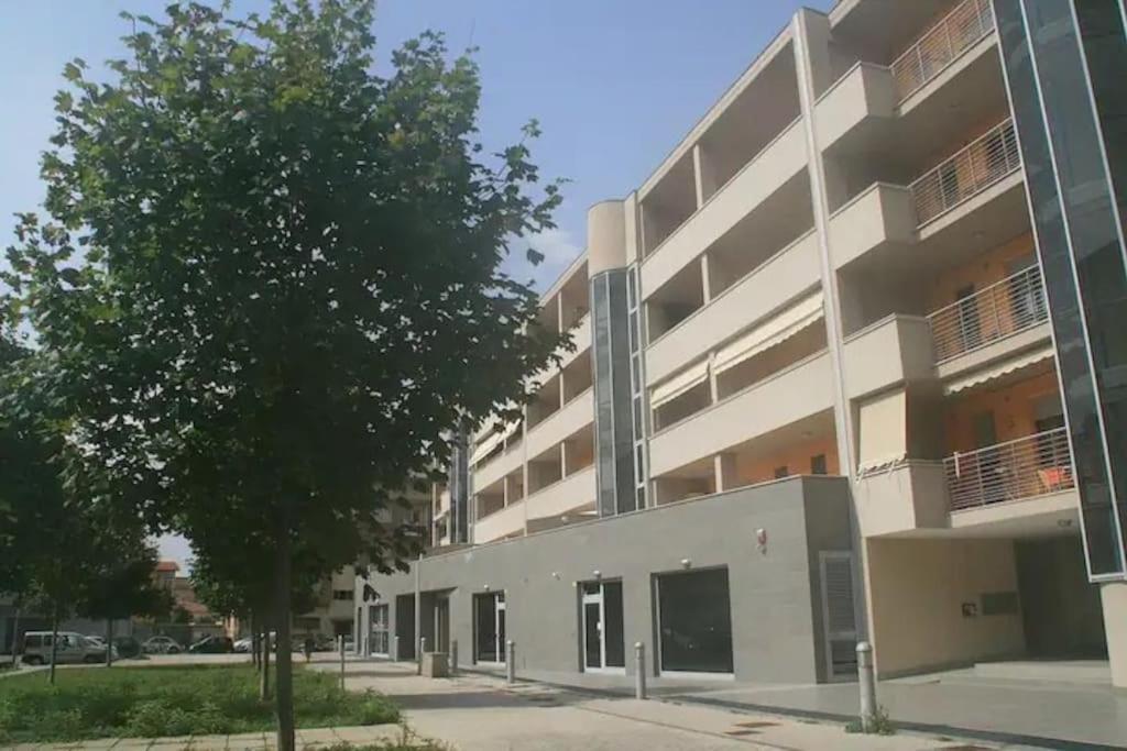 Casa Alpi 44 - Two Bedroom Flat With Huge Balcony Pescara Bagian luar foto